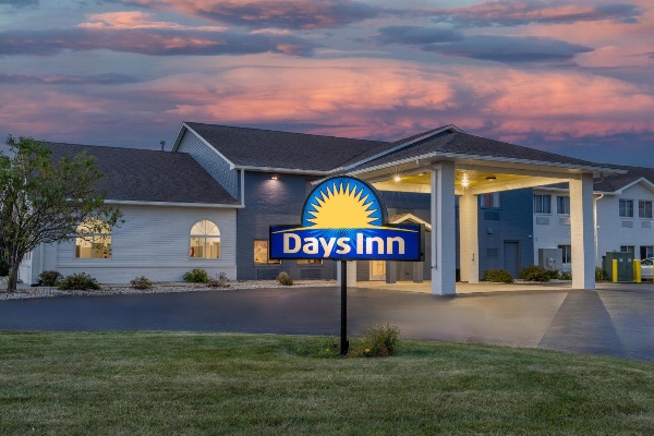 Days Inn by Wyndham Racine/Sturtevant image 1