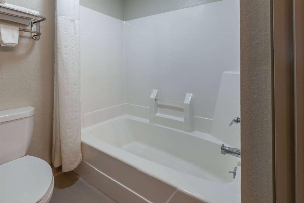 Days Inn by Wyndham Racine/Sturtevant image 20